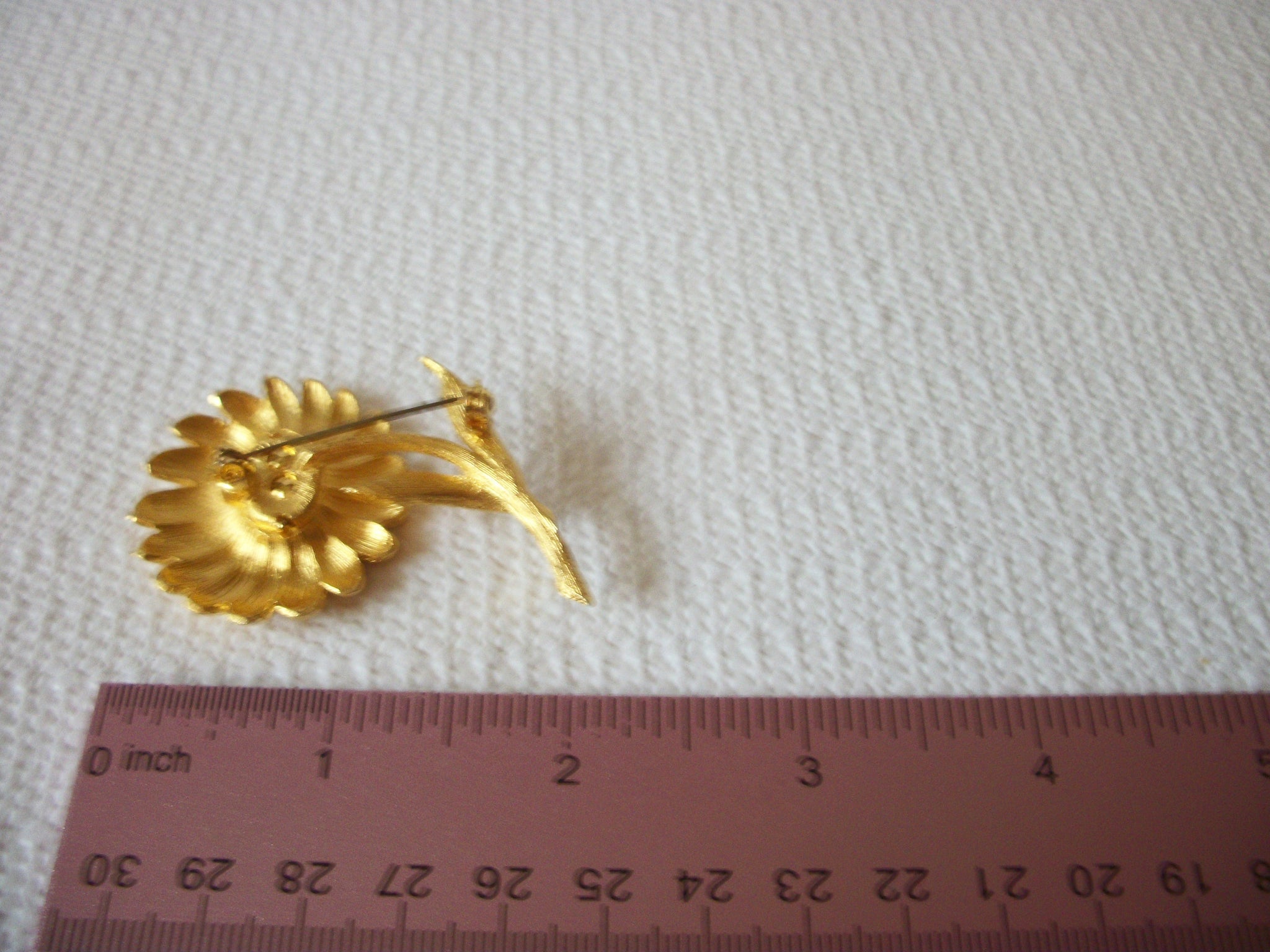 Vintage Gold Toned Flower Pin 71218T